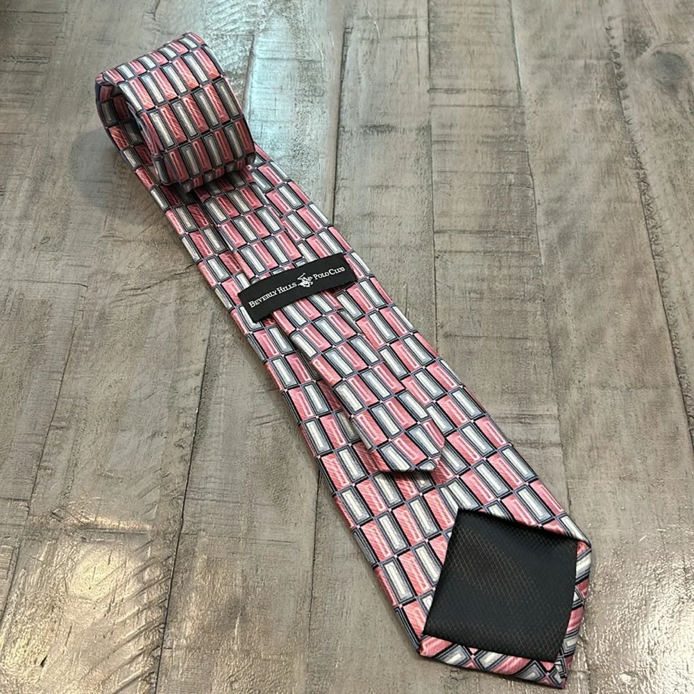 Men's Silk Neck Tie Pink/Grey Attractive Pattern Beverly Hills Polo Club